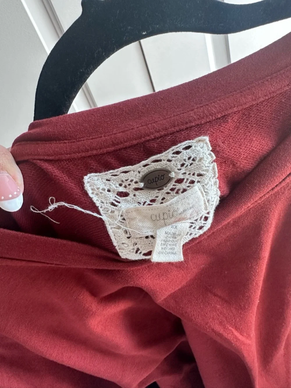 Cupio Relaxed Short-Sleeve Sweatshirt in Burgundy - Picture 3 of 7